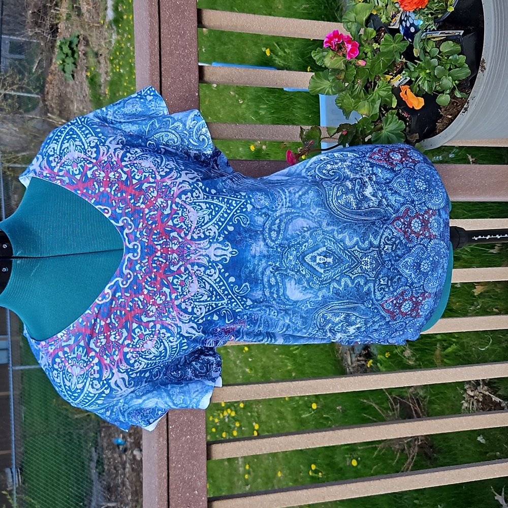 Time & Tru- blue & pink paisley pattern short sleeve t-shirt